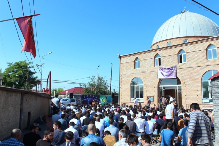 Gürcüstanda İmam Əli(ə) məscidində bayram namazı qılındı