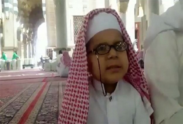 Gözü görməyən 5 yaşlı Hüseyn bütün Quranı bu cür əzbərləyib 