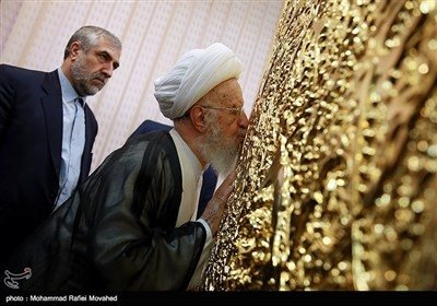 Müctehidlərin hüzurunda dünyanın ən böyük qızıl Qurani-Kərimi nümayiş olundu