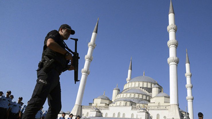 Türkiyədə 9000 mindən çox polis işdən çıxarıldı