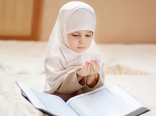 Quran oxuyan və ona qulaq asan savabda bərabərdirlər