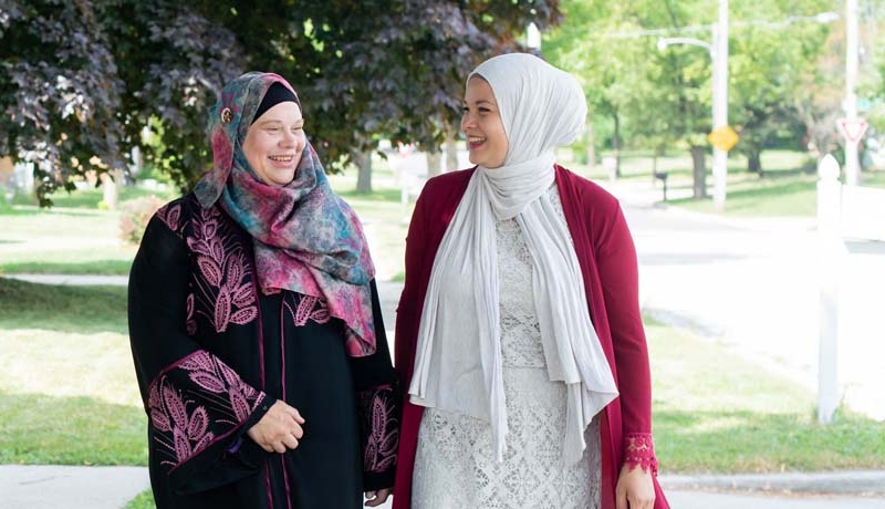 Amerikalı Marina İslamı qəbul etdi: Ailəsi də ona qoşuldu