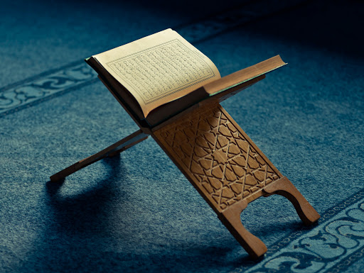 Kanadalı həkim xəstələri müalicəsi üçün Quran da oxuyur