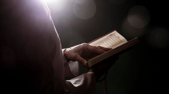 Quranı üzündən oxumaq kifayət edirmi?
