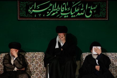 "Aşura öyrədir ki..." - Ayətullah Seyid Əli Xamenei. "Aşura öyrədir ki..." - Ayətullah Seyid Əli Xamenei.