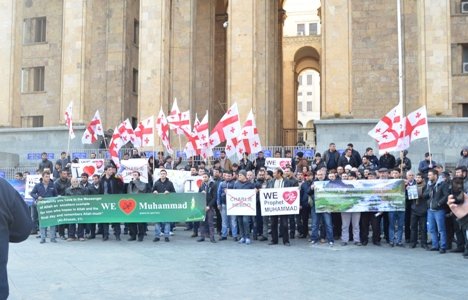 Bu gün Tiflis şəhərində Peyğəmbərə (s) olunan təhqirə etiraz aksiyası oldu