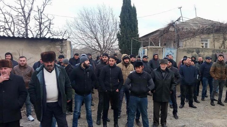 Gürcüstanda azərbaycanlılar yaşayan kənddə etiraz aksiyası keçirilib (Foto) Gürcüstanda azərbaycanlılar yaşayan kənddə etiraz aksiyası keçirilib (Foto)