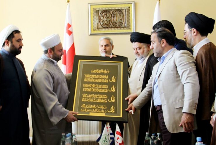 AYƏTULLAH SİSTANİNİN NÜMAYƏNDƏSİ BATUMİDƏ GÜRCÜ MÜSƏLMANLARI İLƏ GÖRÜŞDÜ (FOTO) AYƏTULLAH SİSTANİNİN NÜMAYƏNDƏSİ BATUMİDƏ GÜRCÜ MÜSƏLMANLARI İLƏ GÖRÜŞDÜ (FOTO)