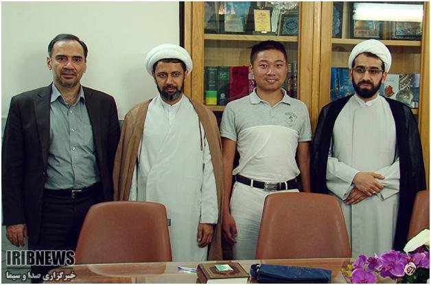 Çinli reportyor İmam Rzanın (ə) hərəmində İslam dinini qəbul etdi