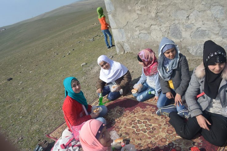 Əhli-beyt (ə) cəmiyyətinin az yaşlı tələbələri həzrəti Qeysi (r.ə) ziyarət etdilər (Foto-Video)