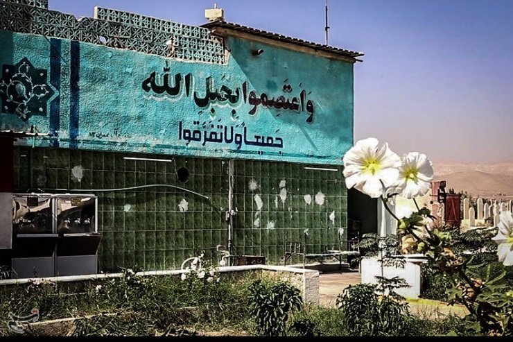 Ən-Nusra dağıtdı, suriyalılar onu yenidən bərpa etdi – Hucr ibni Udəyyin məzarı (Foto)