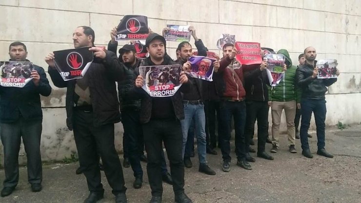 “Maarifçiliyə Dəvət” İB-in üzvləri ABŞ səfirliyi qarşısında etiraz aksiyası keçiriblər