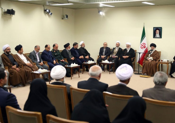 Ayətullah Xamenei: Ruhanilər meydanda olmasaydı, İslam İnqilabı baş verməzdi
