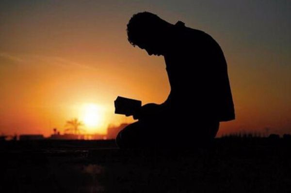 Mömini əziz tutan – Allahı əziz tutmuşdur. Mömini təhqir edən - Allaha qarşı qiyam etmişdir