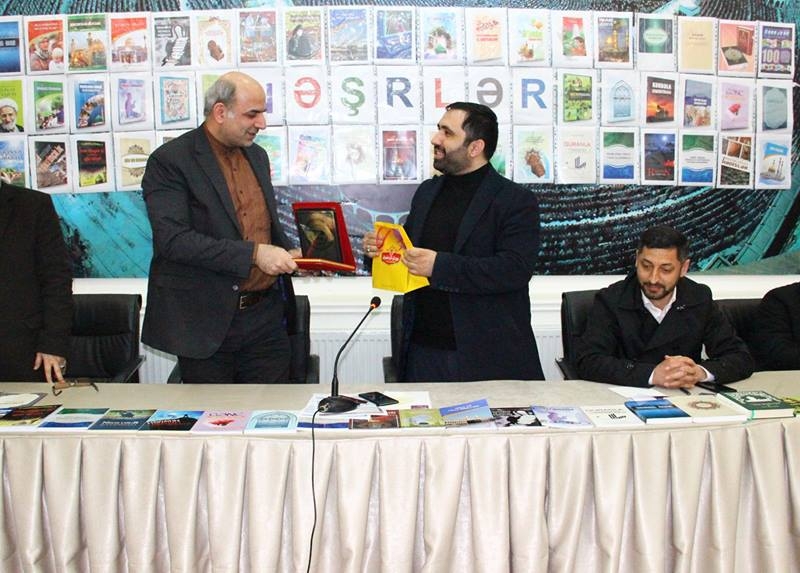 NƏŞR OLUNAN DİNİ KİTABLARIN TƏQDIMATI KEÇİRİLİB (Foto)