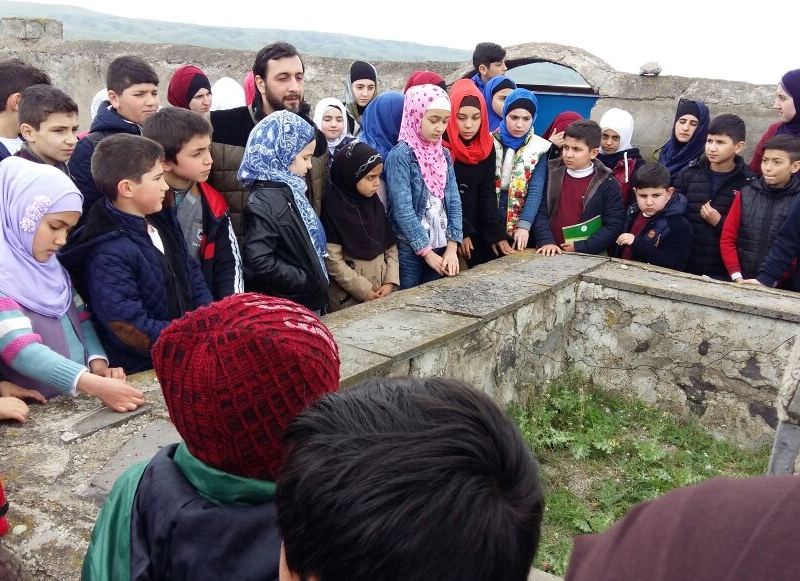 Əhli-beyt (ə) cəmiyyətinin tələbələri Həzrət Qeys ibn Sədin (r.ə) ziyarətgahında (Foto-Video)
