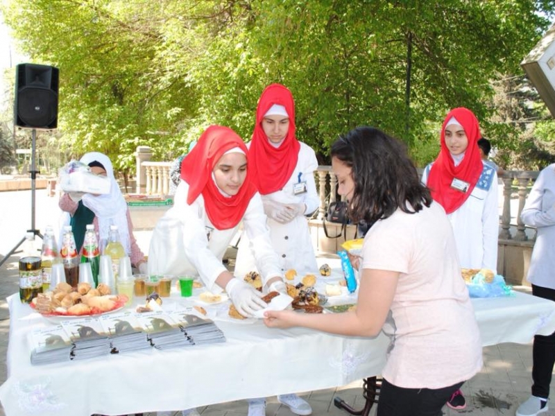 Marneuli şəhərində İmam Məhdinin (ə) təvəllüdünü ehsan paylamaqla qeyd etdilər (Foto)