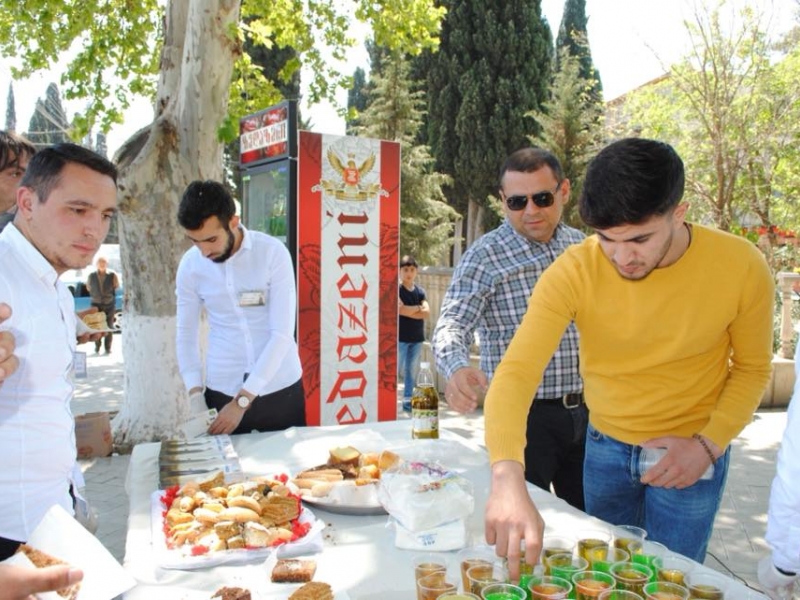 Marneuli şəhərində İmam Məhdinin (ə) təvəllüdünü ehsan paylamaqla qeyd etdilər (Foto)