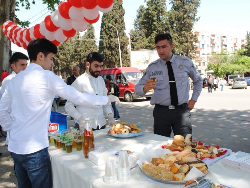 Marneuli şəhərində İmam Məhdinin (ə) təvəllüdünü ehsan paylamaqla qeyd etdilər (Foto)