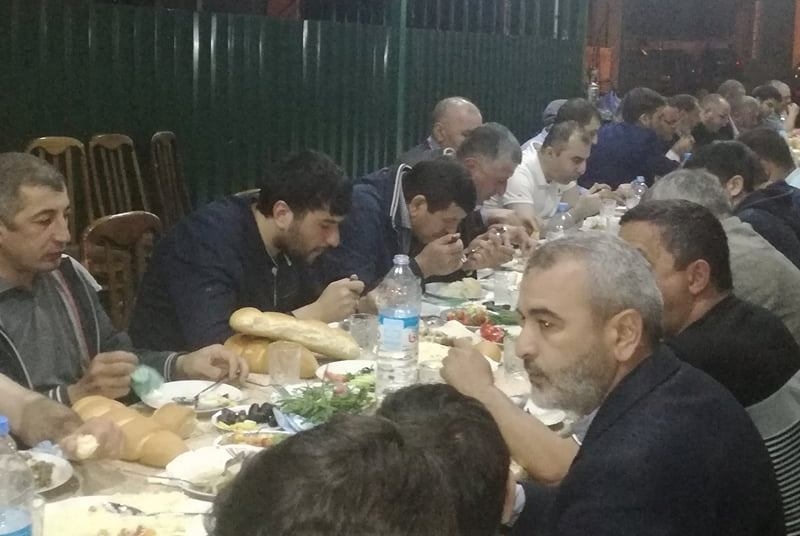 Seyidlər ziyarətgahında iftar süfrəsi təşkil olundu (Foto)