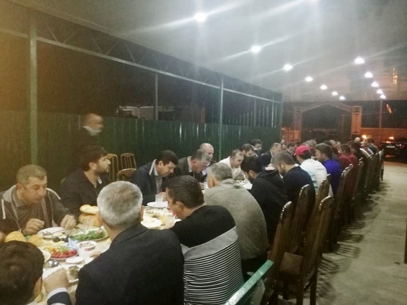 Seyidlər ziyarətgahında iftar süfrəsi təşkil olundu (Foto)