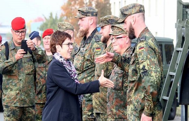 Almaniyanın Müdafiə naziri İraqa gözlənilməz səfər edib 