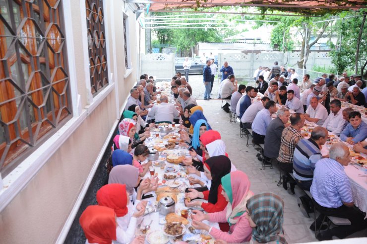 Gürcüstanın Marneuli şəhərində məbəs bayramı qeyd olundu