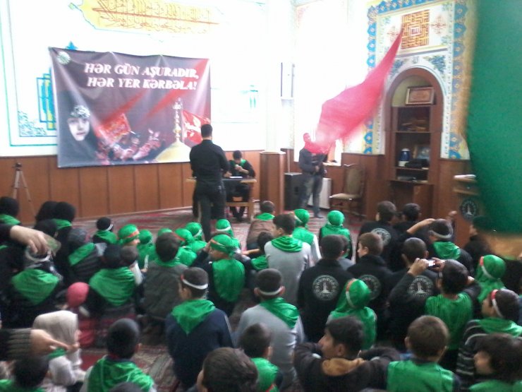 Marneuli şəhəri "Əhli beyt (ə) "dini və mədəni maarif cəmiyyətinin tələbələri "Rüqəyyənin naləsi " adlı əza məclisi qeyd etdilər.