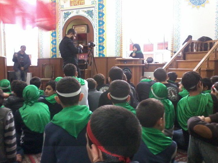 Marneuli şəhəri "Əhli beyt (ə) "dini və mədəni maarif cəmiyyətinin tələbələri "Rüqəyyənin naləsi " adlı əza məclisi qeyd etdilər.