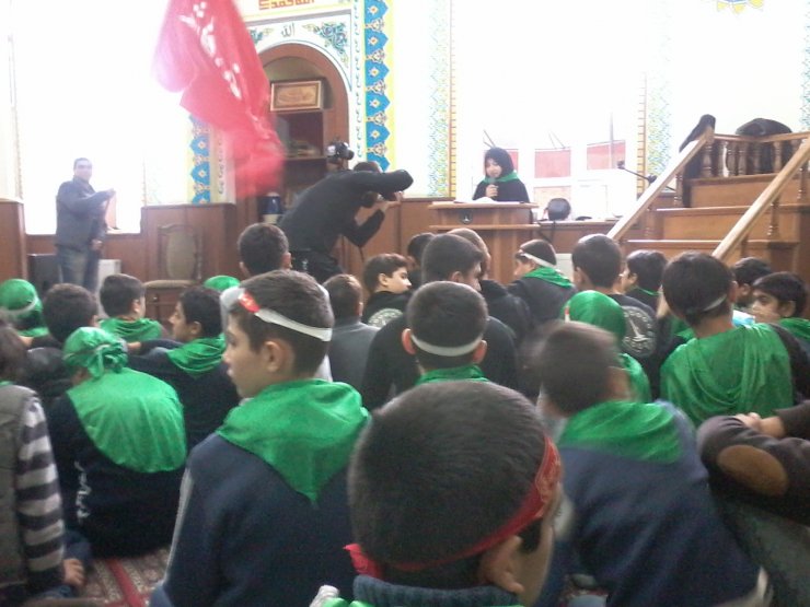 Marneuli şəhəri "Əhli beyt (ə) "dini və mədəni maarif cəmiyyətinin tələbələri "Rüqəyyənin naləsi " adlı əza məclisi qeyd etdilər.