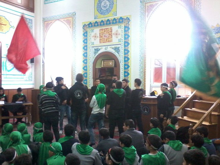 Marneuli şəhəri "Əhli beyt (ə) "dini və mədəni maarif cəmiyyətinin tələbələri "Rüqəyyənin naləsi " adlı əza məclisi qeyd etdilər.