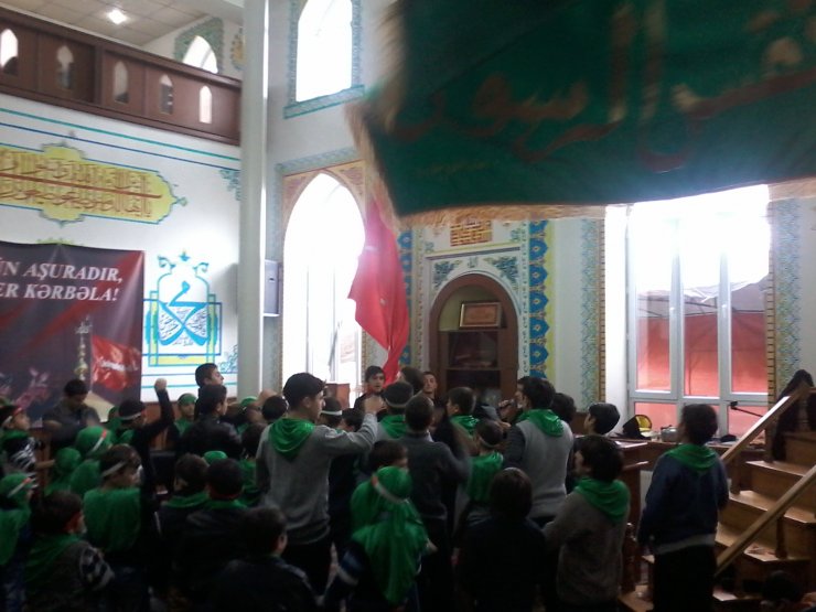 Marneuli şəhəri "Əhli beyt (ə) "dini və mədəni maarif cəmiyyətinin tələbələri "Rüqəyyənin naləsi " adlı əza məclisi qeyd etdilər.