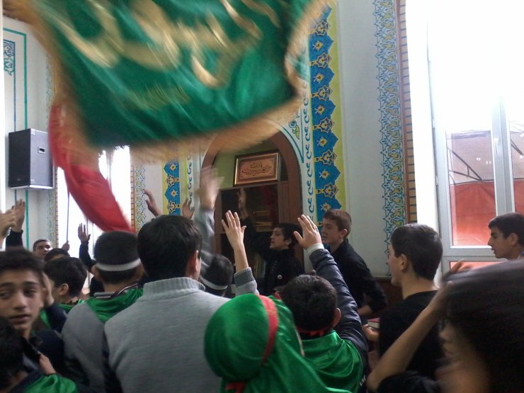 Marneuli şəhəri "Əhli beyt (ə) "dini və mədəni maarif cəmiyyətinin tələbələri "Rüqəyyənin naləsi " adlı əza məclisi qeyd etdilər.