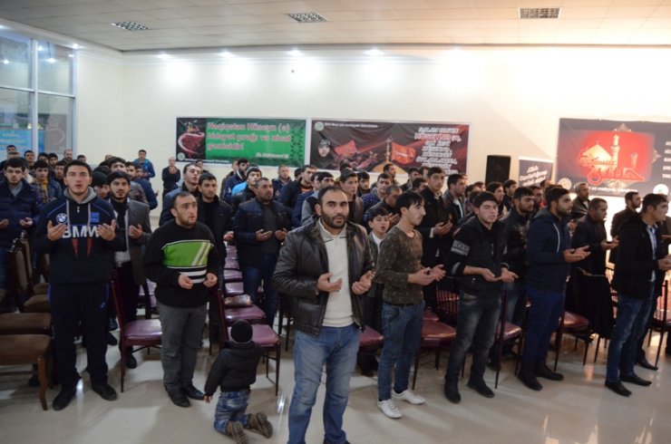 Bu gün Əhli-Beyt (ə) Cəmiyyətinin və Əhli-Beyt (ə) Aşiqləri Forumunun birgə təşkilatçılığı ilə İmam Həsən Əskərinin (ə) şəhadət mərasimini qeyd etdi.