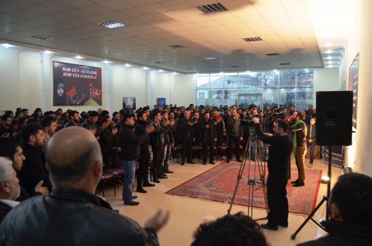 Bu gün Əhli-Beyt (ə) Cəmiyyətinin və Əhli-Beyt (ə) Aşiqləri Forumunun birgə təşkilatçılığı ilə İmam Həsən Əskərinin (ə) şəhadət mərasimini qeyd etdi.