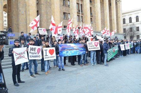 Bu gün Tiflis şəhərində Peyğəmbərə (s) olunan təhqirə etiraz aksiyası oldu