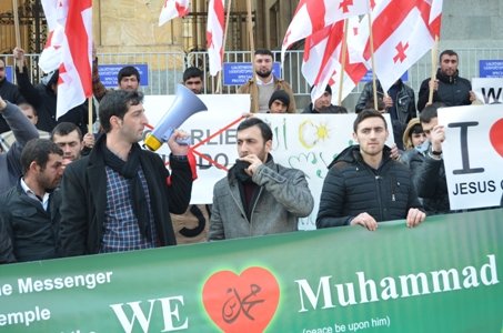 Bu gün Tiflis şəhərində Peyğəmbərə (s) olunan təhqirə etiraz aksiyası oldu