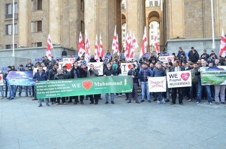 Bu gün Tiflis şəhərində Peyğəmbərə (s) olunan təhqirə etiraz aksiyası oldu