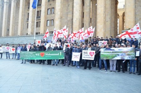 Bu gün Tiflis şəhərində Peyğəmbərə (s) olunan təhqirə etiraz aksiyası oldu