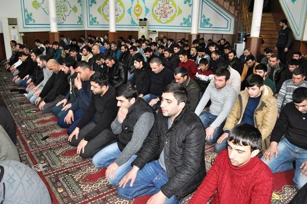 Bu gün Cümə namazı qılınıb