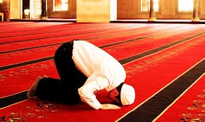 Mömin Allahından hər bir halda razı olar.