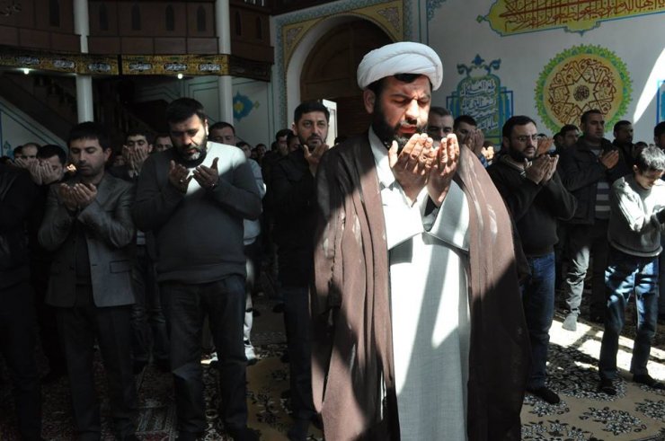 İmam Əli (ə) məscidində növbəti Cümə namazı .