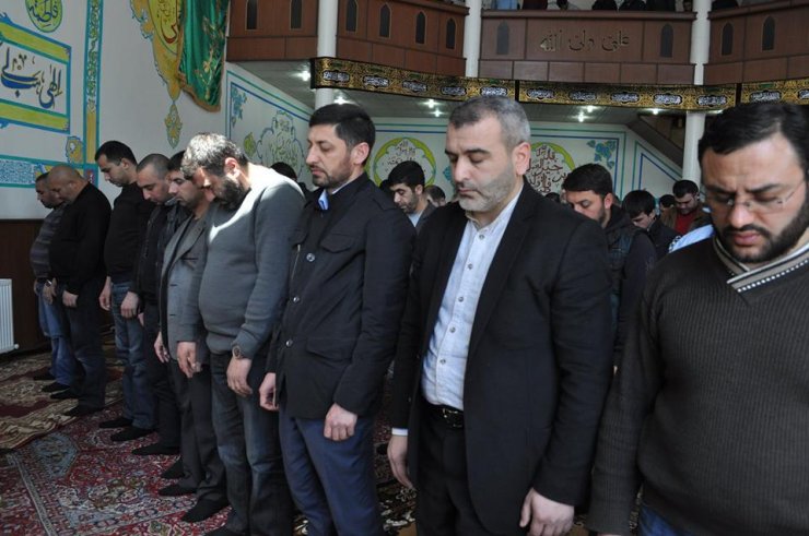 İmam Əli (ə) məscidində növbəti Cümə namazı .