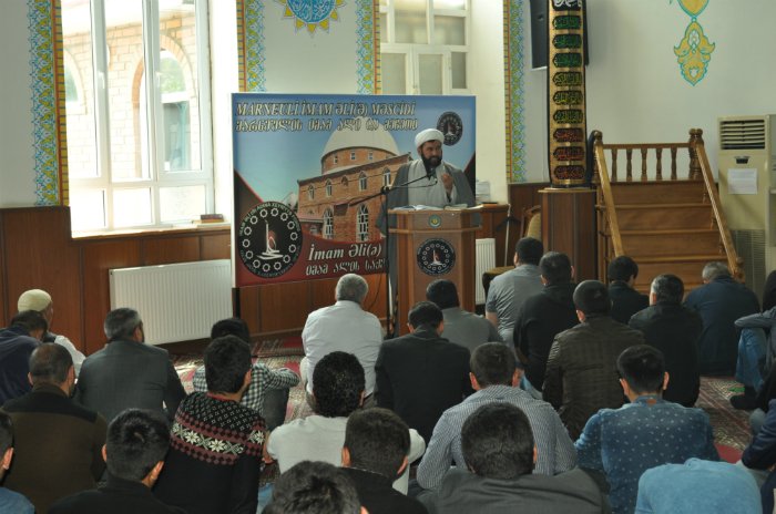 İmam Əli (ə) məscidində növbəti Cümə namazı .