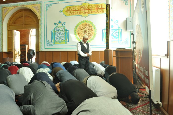 İmam Əli (ə) məscidində növbəti Cümə namazı .