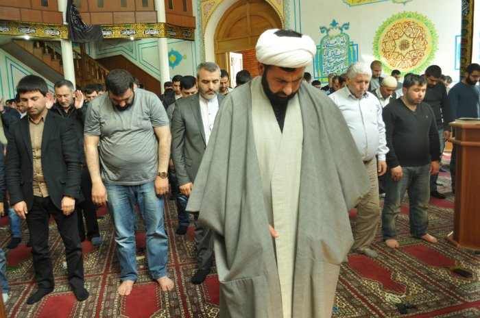 İmam Əli (ə) məscidində növbəti Cümə namazı .