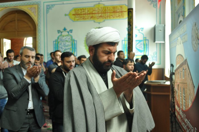 İmam Əli (ə) məscidində növbəti Cümə namazı .