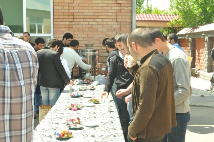 İmam Əli (ə) məscidində növbəti Cümə namazı .