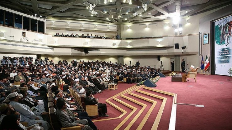 `İmam Xomeyni (r.ə)-in təfəkküründə zorakılıq olmayan dünya` adlı konfrans keçrilib-Foto