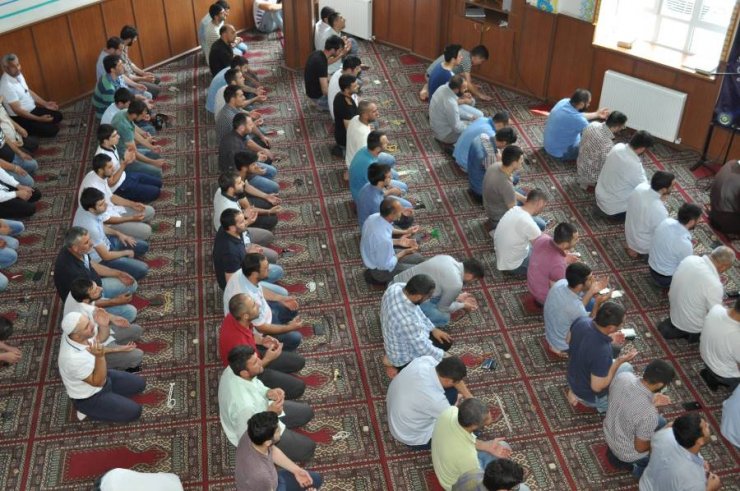 İmam Əli (ə) məscidində növbəti cümə namazı qılndı